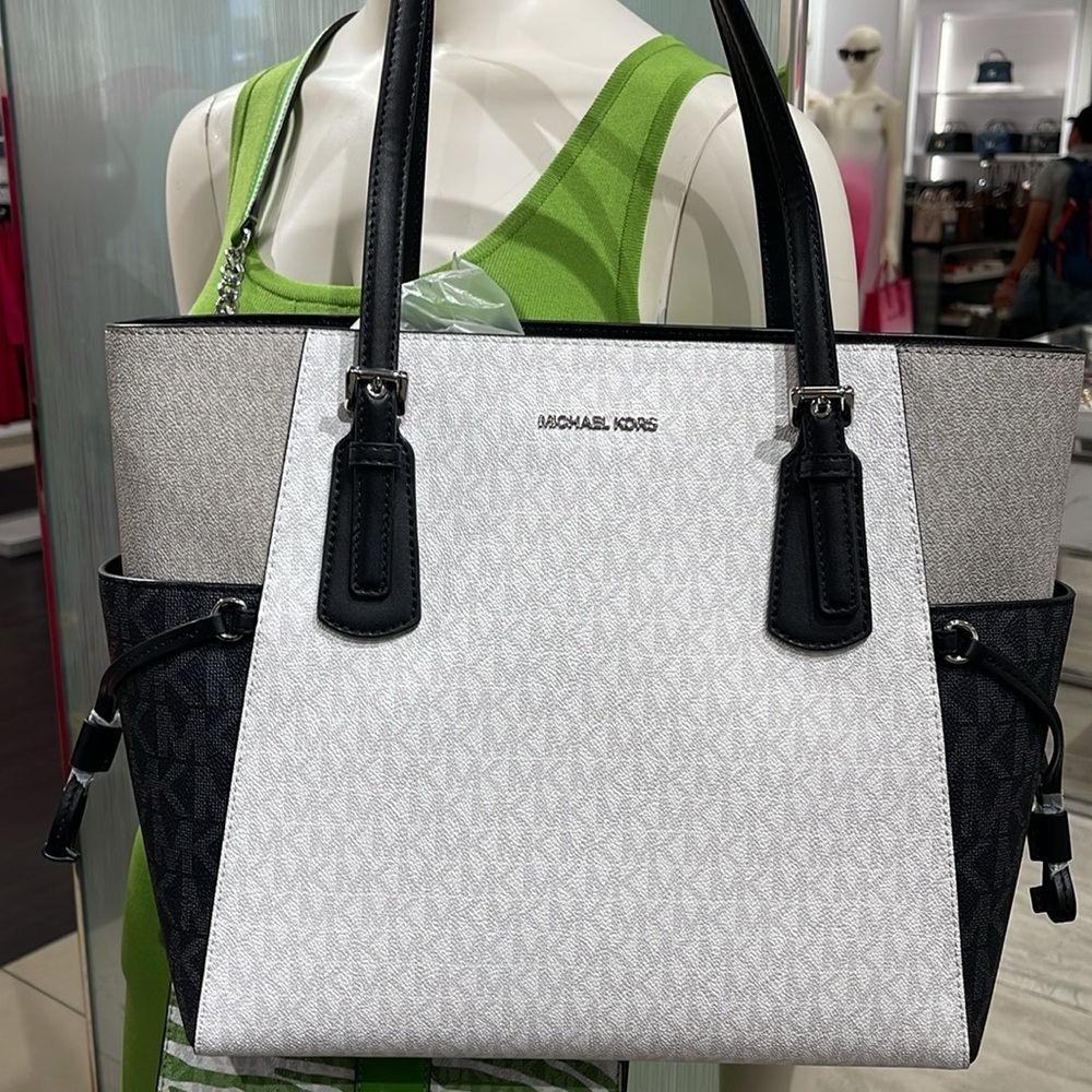 Michael Kors Voyager Large Color-Block Signature Logo Tote Bag
Optic White NWT - Picture 15 of 16